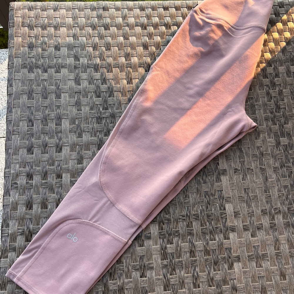 ALO Yoga Blush Leggings